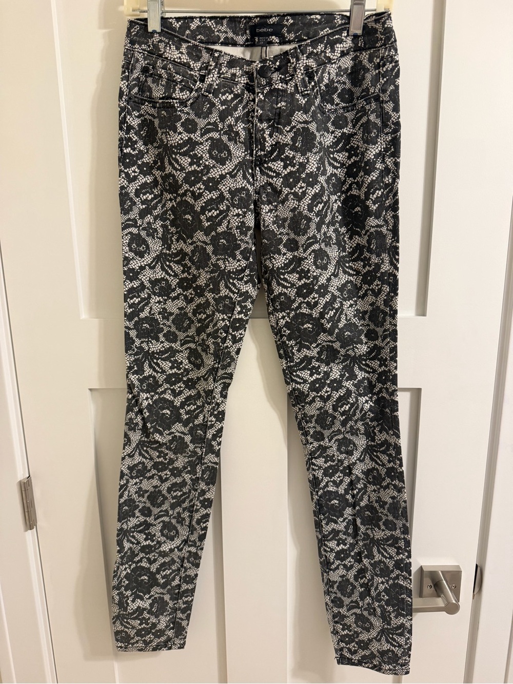 bebe Black & White Lace-Pattern Skinny Pants